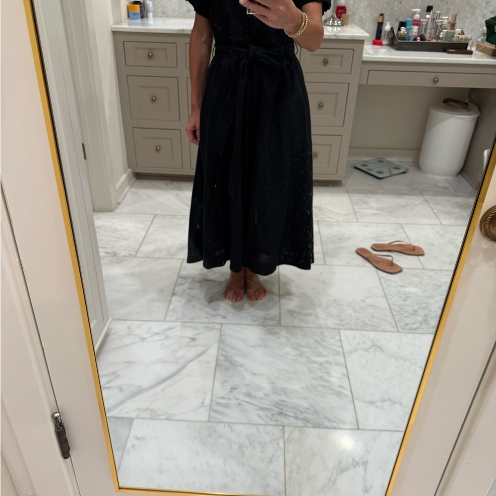 XiRENA Black Midi Dress